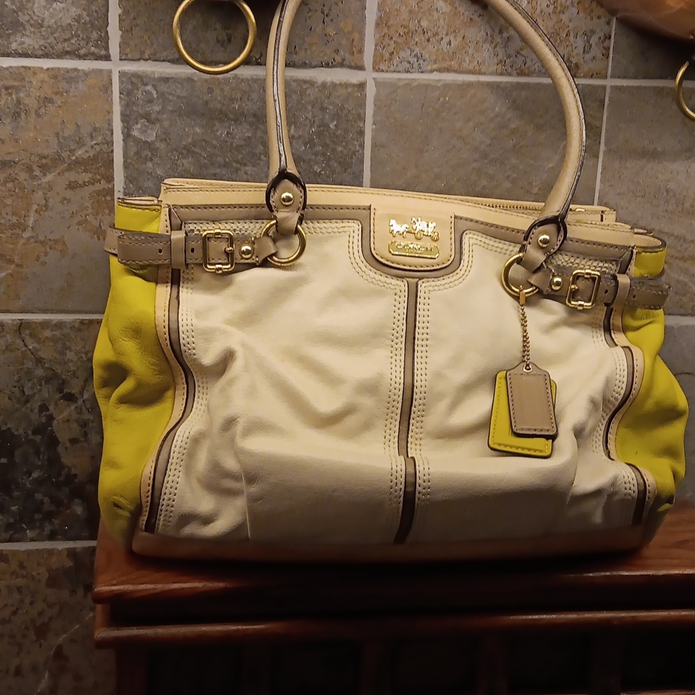 Coach leather shoulder bag